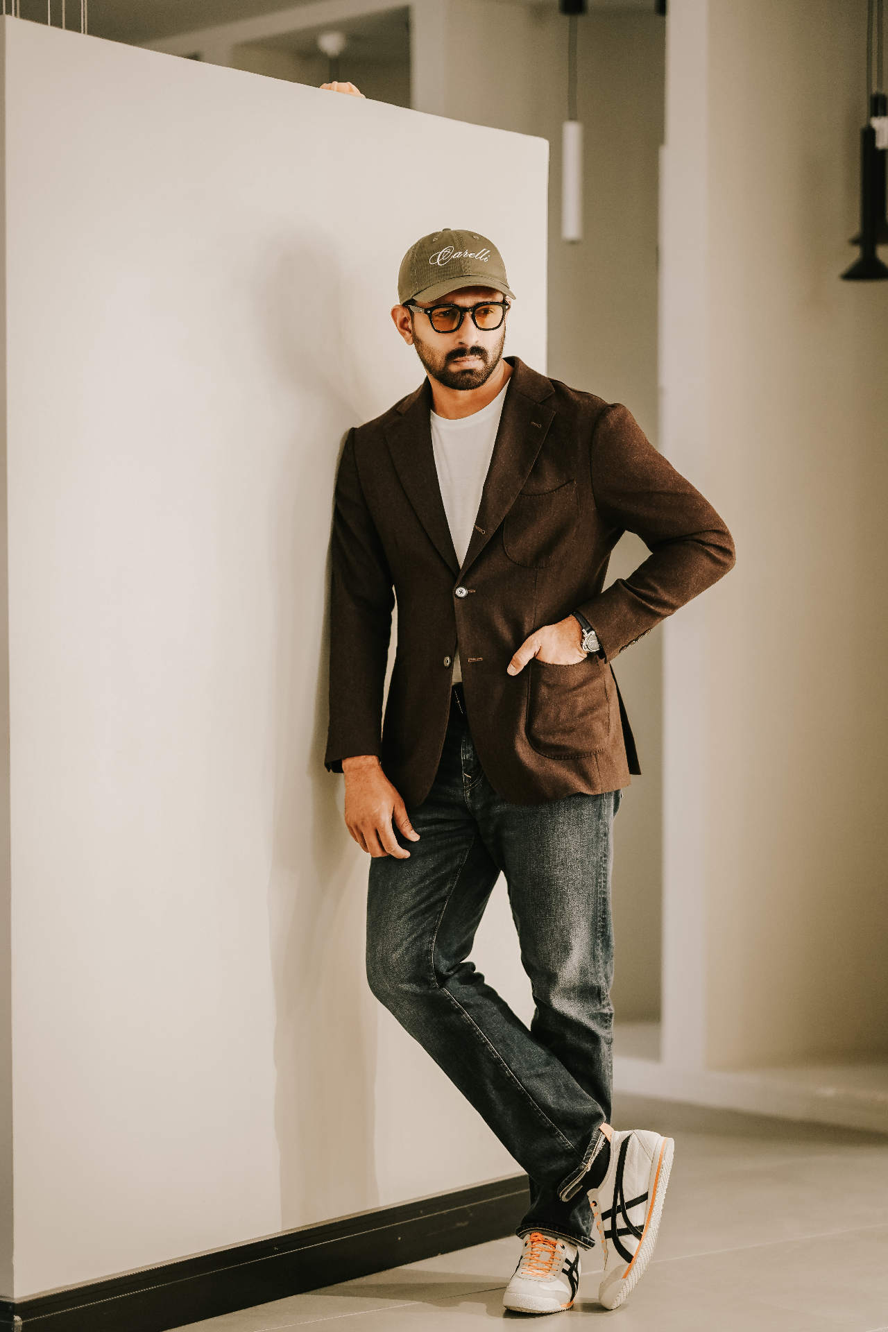 Client in an espresso brown hopsack sport coat with jeans and Carelli cap